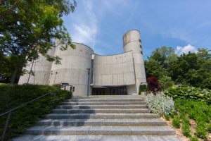 Aufgaang-zur-Vinzenzkirche